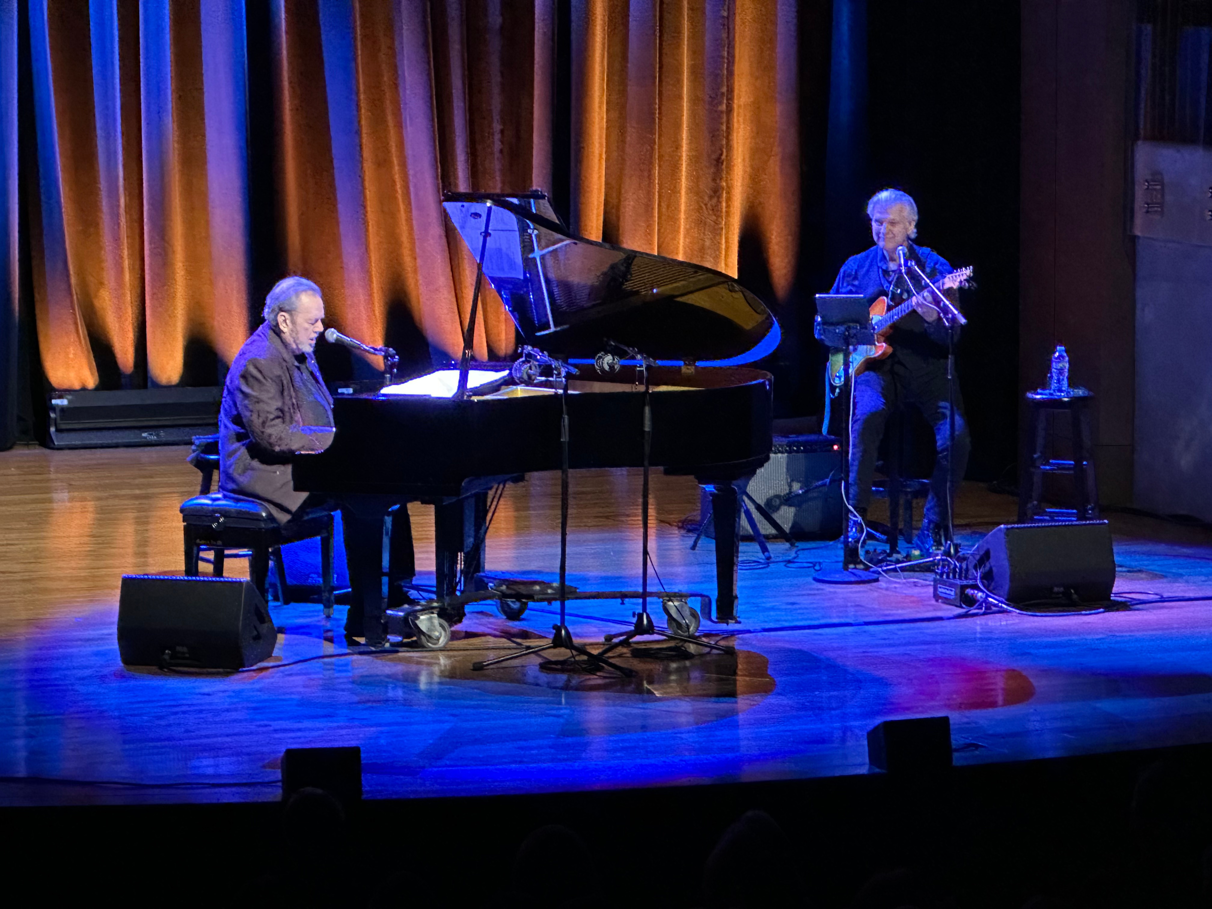 From Sinatra to Songwriters: Jimmy Webb’s Passionate Performance in Nashville